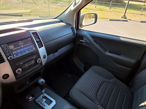Used 2021 Nissan Frontier SV image 10