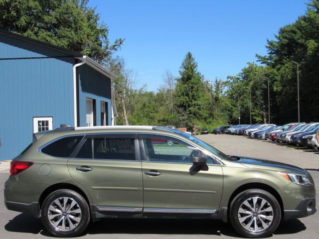 Used 2017 Subaru Outback 2.5i Touring AWD/4WD image 11