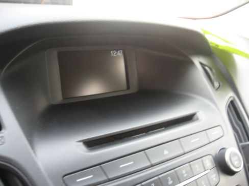 Used 2017 Ford Focus SE Sedan FWD image 11