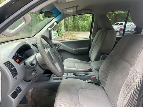 Used 2012 Nissan Frontier 2WD Crew Cab image 16
