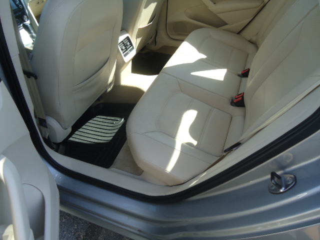 Used 2013 Volkswagen Passat TDI SE FWD image 13