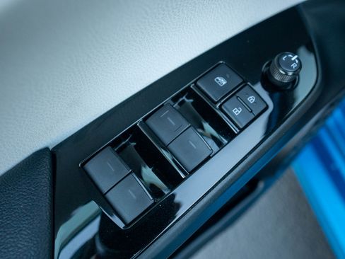 Used 2019 Toyota Prius image 18