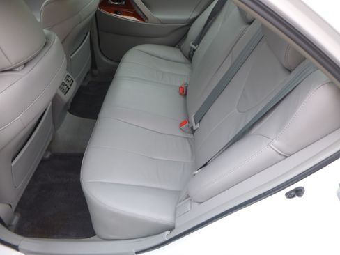 Used 2011 Toyota Camry XLE image 17