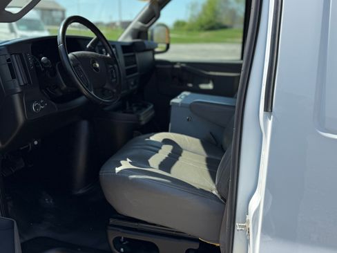 Used 2021 Chevrolet Express 3500 image 14