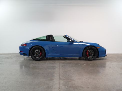 Used 2018 Porsche 911 Targa 4 GTS image 10