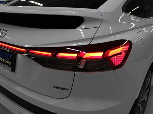 Used 2024 Audi Q4 e-tron Premium Plus image 9