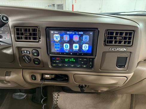 Used 2004 Ford Excursion 4WD Eddie Bauer image 25
