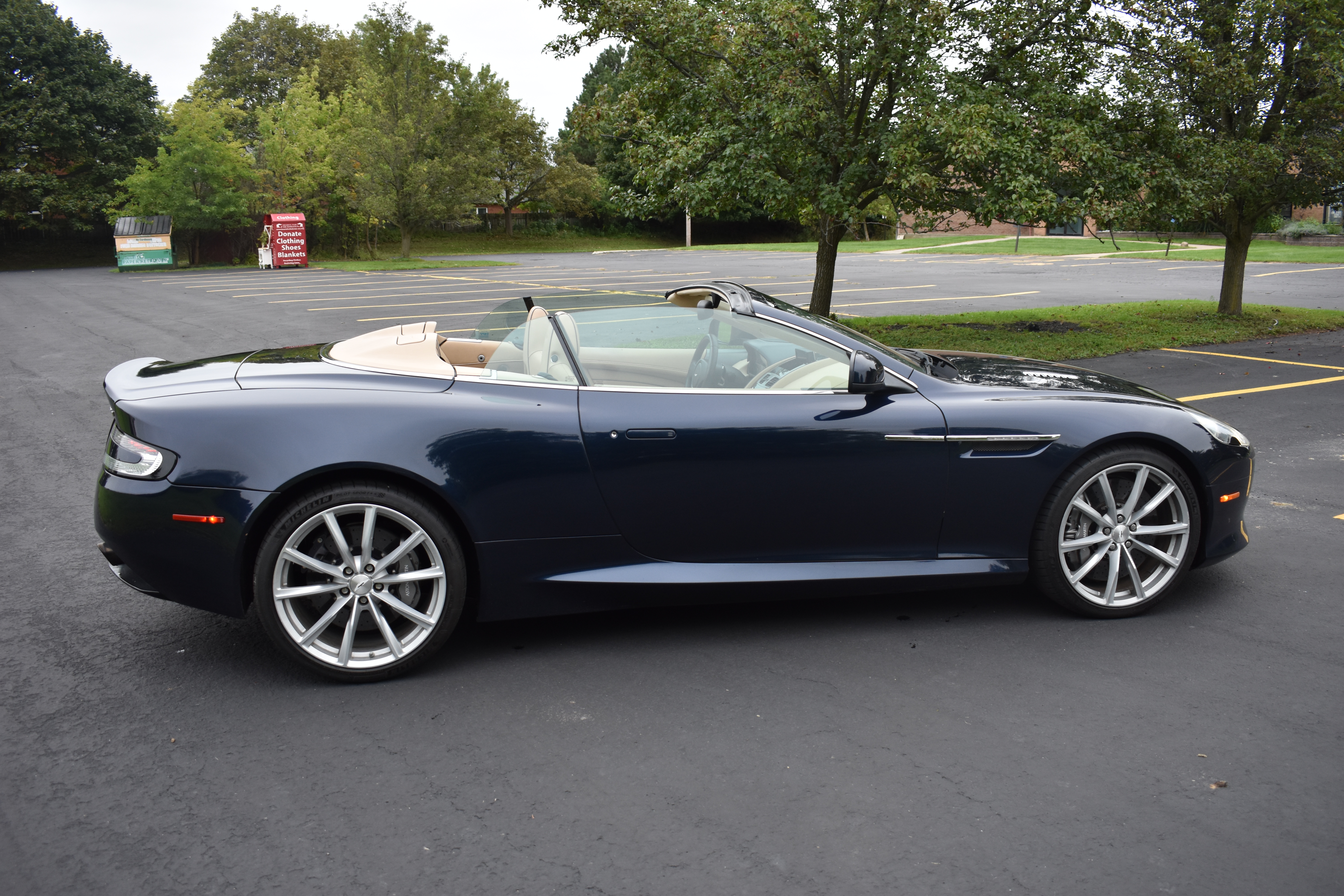 Used 2016 Aston Martin DB9 GT Volante RWD image 16