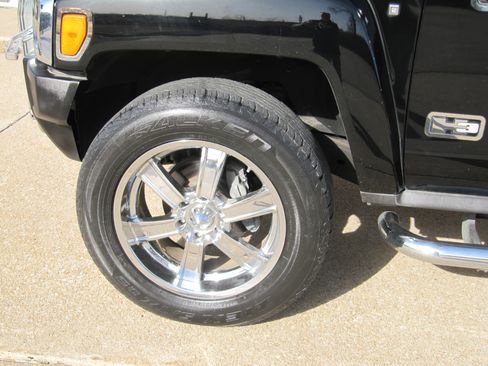 Used 2007 HUMMER H3 Luxury image 3