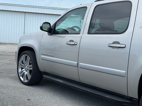 Used 2007 Chevrolet Suburban LT RWD image 29