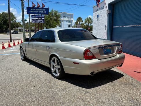 Used 2009 Jaguar XJ Vanden Plas RWD image 10