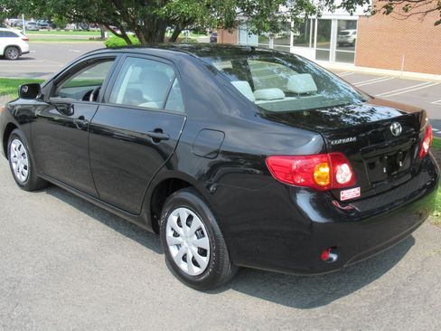 Used 2010 Toyota Corolla LE Sedan FWD image 6