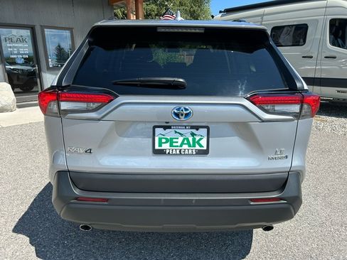 Used 2021 Toyota RAV4 LE image 8