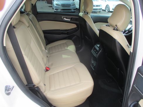 Used 2019 Ford Edge SEL Plus image 11
