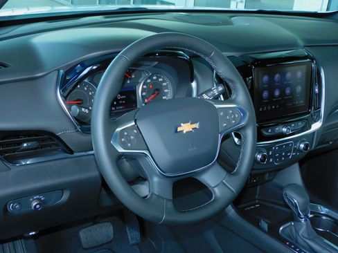 Used 2023 Chevrolet Traverse LT image 15