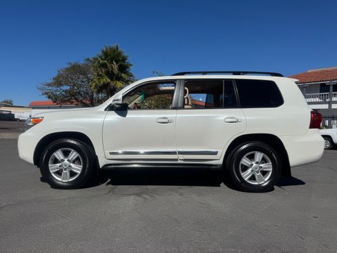 Used 2015 Toyota Land Cruiser image 3