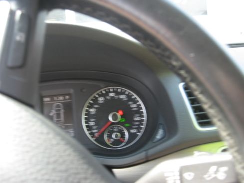 Used 2014 Volkswagen Passat 2.5 SE image 10