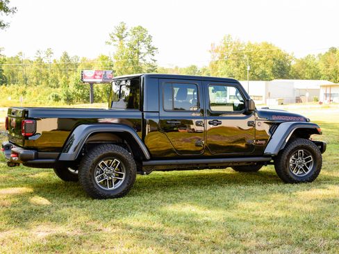 Used 2024 Jeep Gladiator Mojave image 16