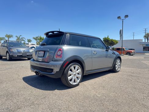 Used 2010 MINI Cooper S 2-Door Hardtop FWD image 9