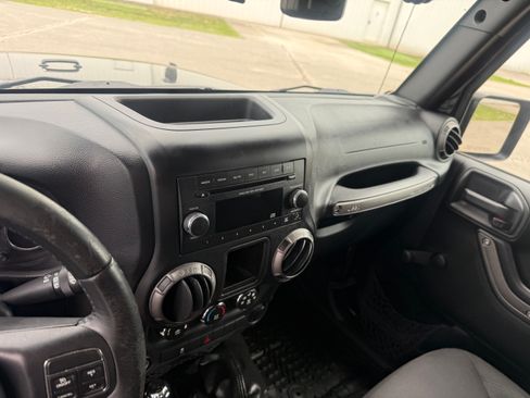Used 2017 Jeep Wrangler Sport AWD/4WD image 59
