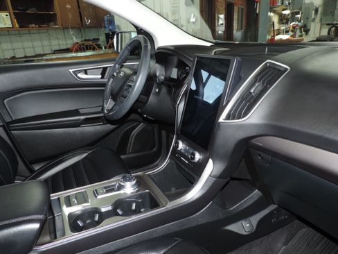 Used 2024 Ford Edge SEL image 25