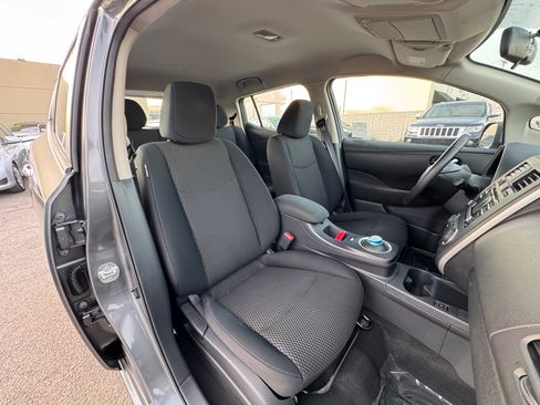 Used 2015 Nissan Leaf S image 18