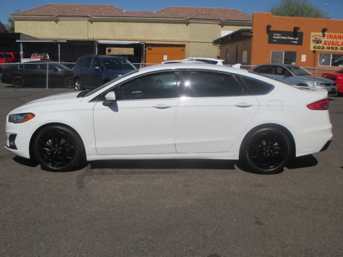 Used 2020 Ford Fusion SE FWD image 3