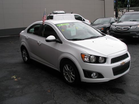 Used 2014 Chevrolet Sonic LT Sedan FWD image 2