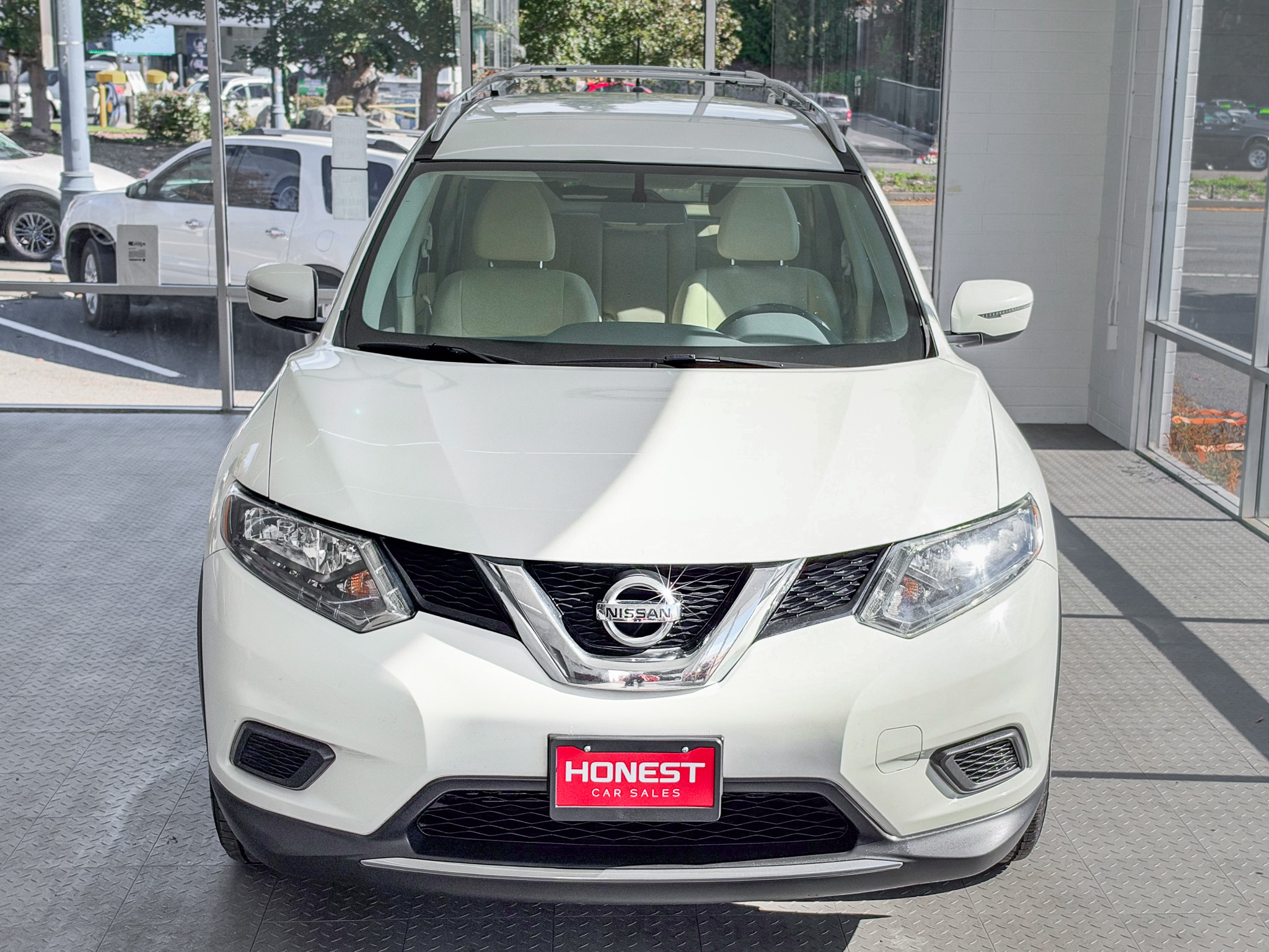 Used 2016 Nissan Rogue AWD image 2