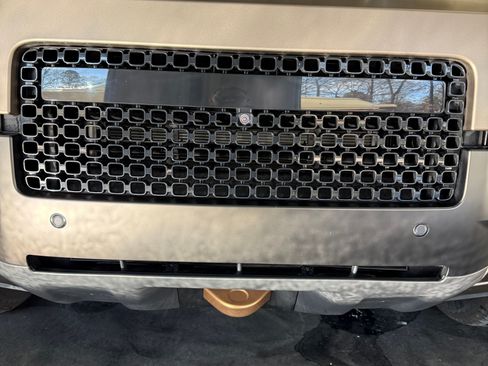 Used 2025 Land Rover Defender 110 OCTA image 10