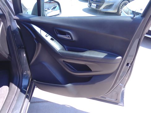 Used 2016 Chevrolet Trax LS FWD image 11