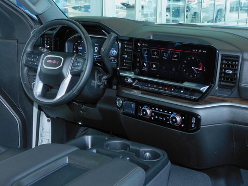 Certified 2025 GMC Sierra 1500 SLT image 27