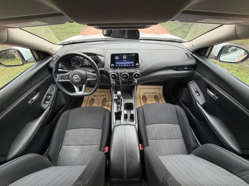 Used 2022 Nissan Sentra SV image 9