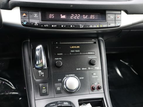 Used 2013 Lexus CT 200h Premium image 27