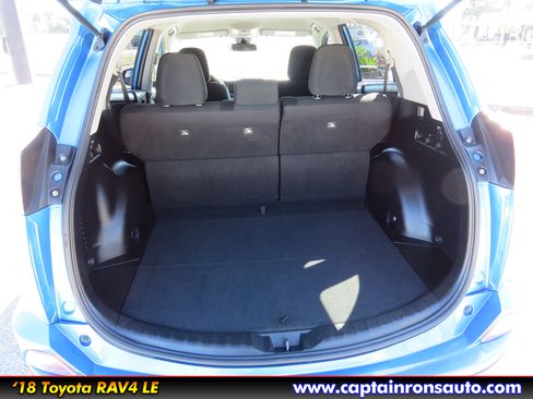 Used 2018 Toyota RAV4 LE image 11