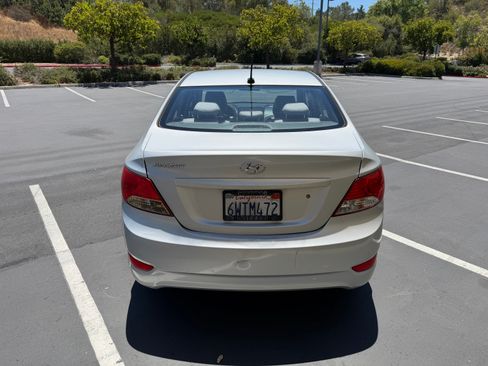 Used 2013 Hyundai Accent GLS Sedan FWD image 5