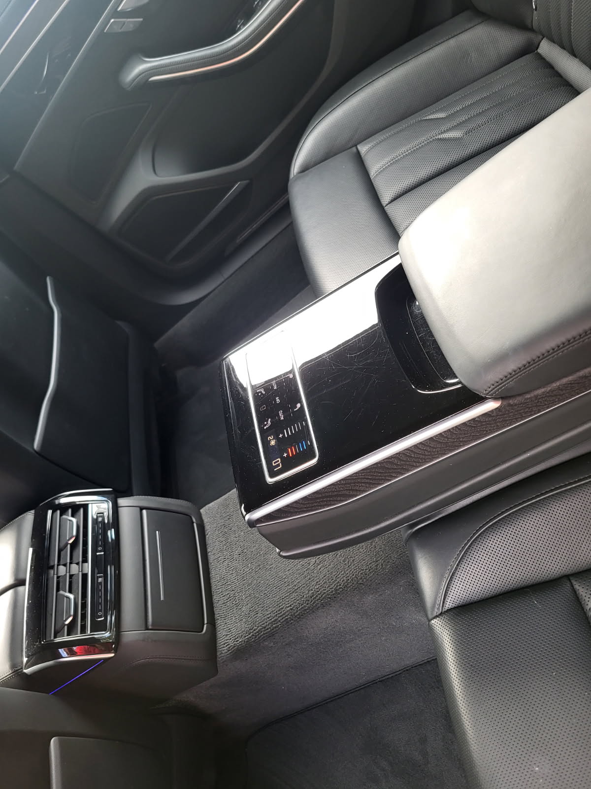 Used 2019 Audi A8 L 4.0T w/ LUXURY PACKAGE AWD/4WD image 14