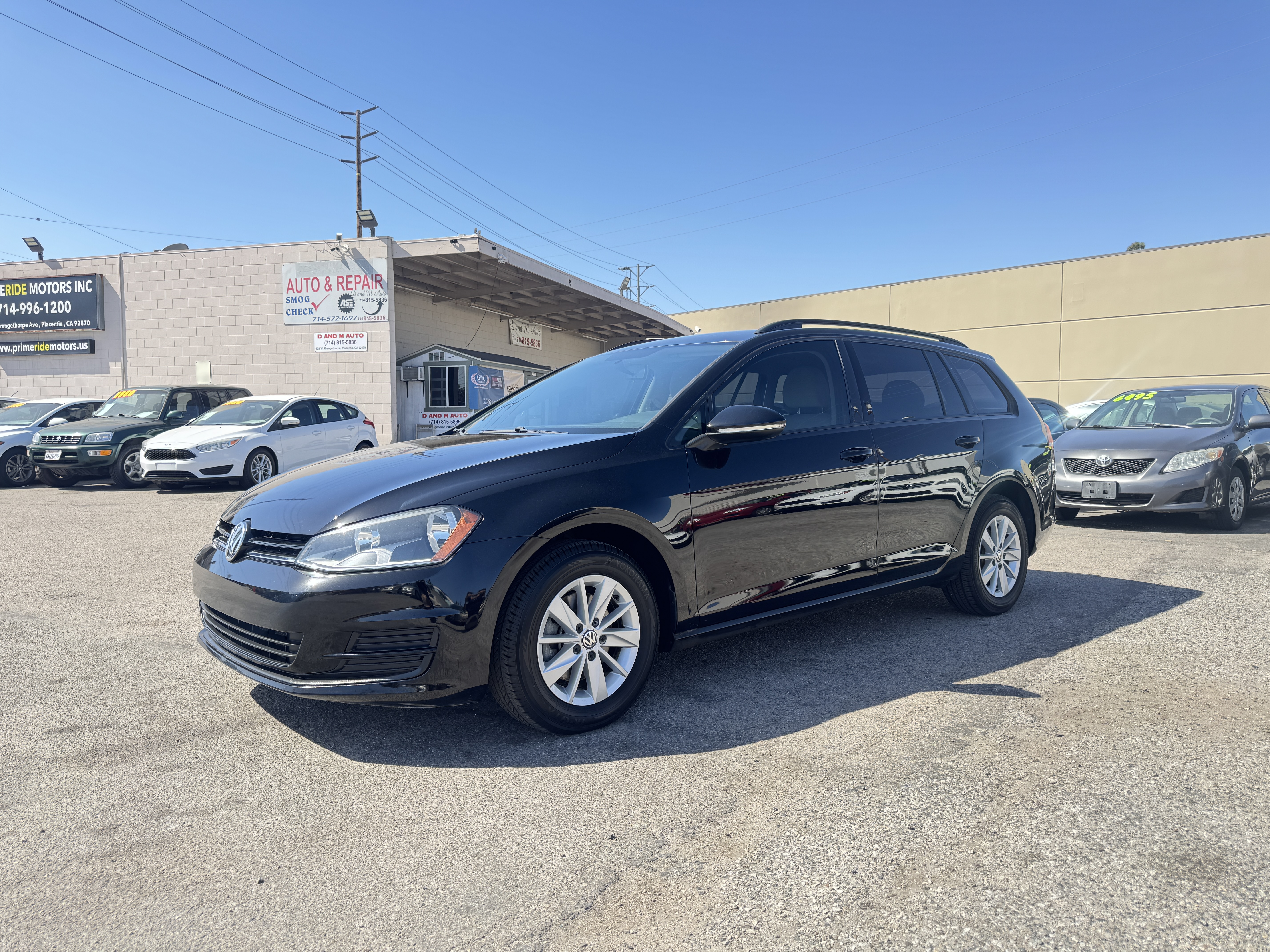 Used 2017 Volkswagen Golf SportWagen FWD image 3