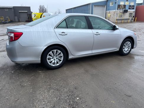 Used 2013 Toyota Camry LE image 4