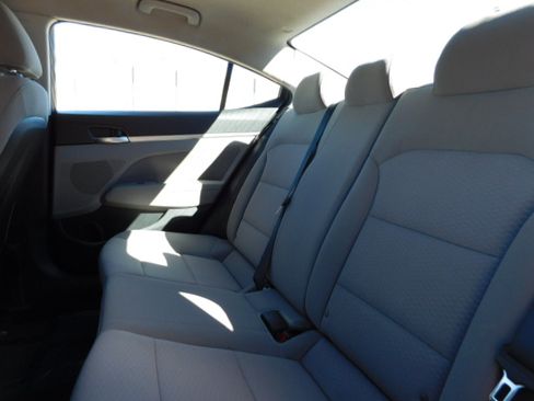 Used 2020 Hyundai Elantra SEL image 23