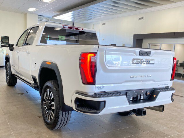 Used 2024 GMC Sierra 3500 Denali Ultimate AWD/4WD image 5