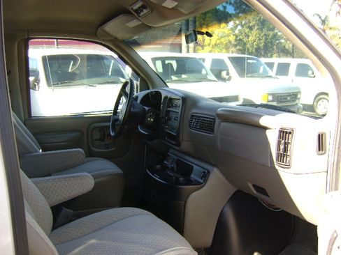 Used 2001 Chevrolet Express 3500 LS image 9