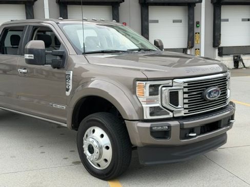 Used 2022 Ford F450 4x4 Crew Cab Super Duty image 2