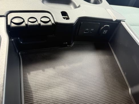 Used 2017 RAM 1500 ST AWD/4WD image 15