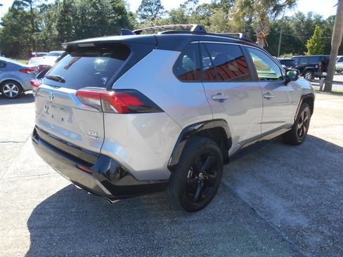 Used 2020 Toyota RAV4 AWD XSE Hybrid image 5