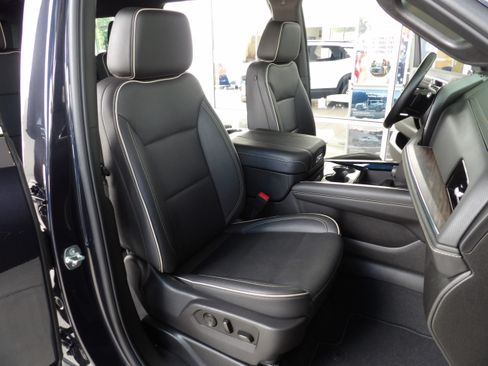 Used 2025 Chevrolet Suburban 2WD Premier image 27