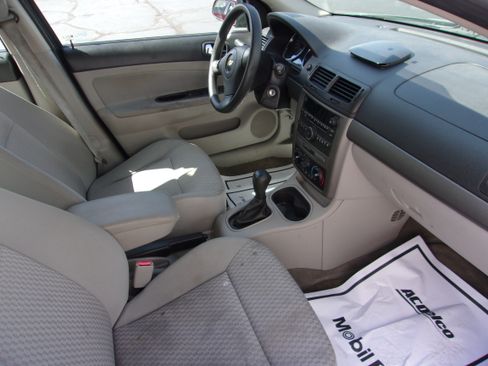 Used 2009 Chevrolet Cobalt LT Sedan FWD image 4