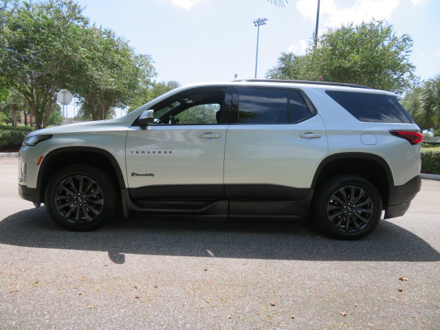 Used 2022 Chevrolet Traverse FWD RS image 14