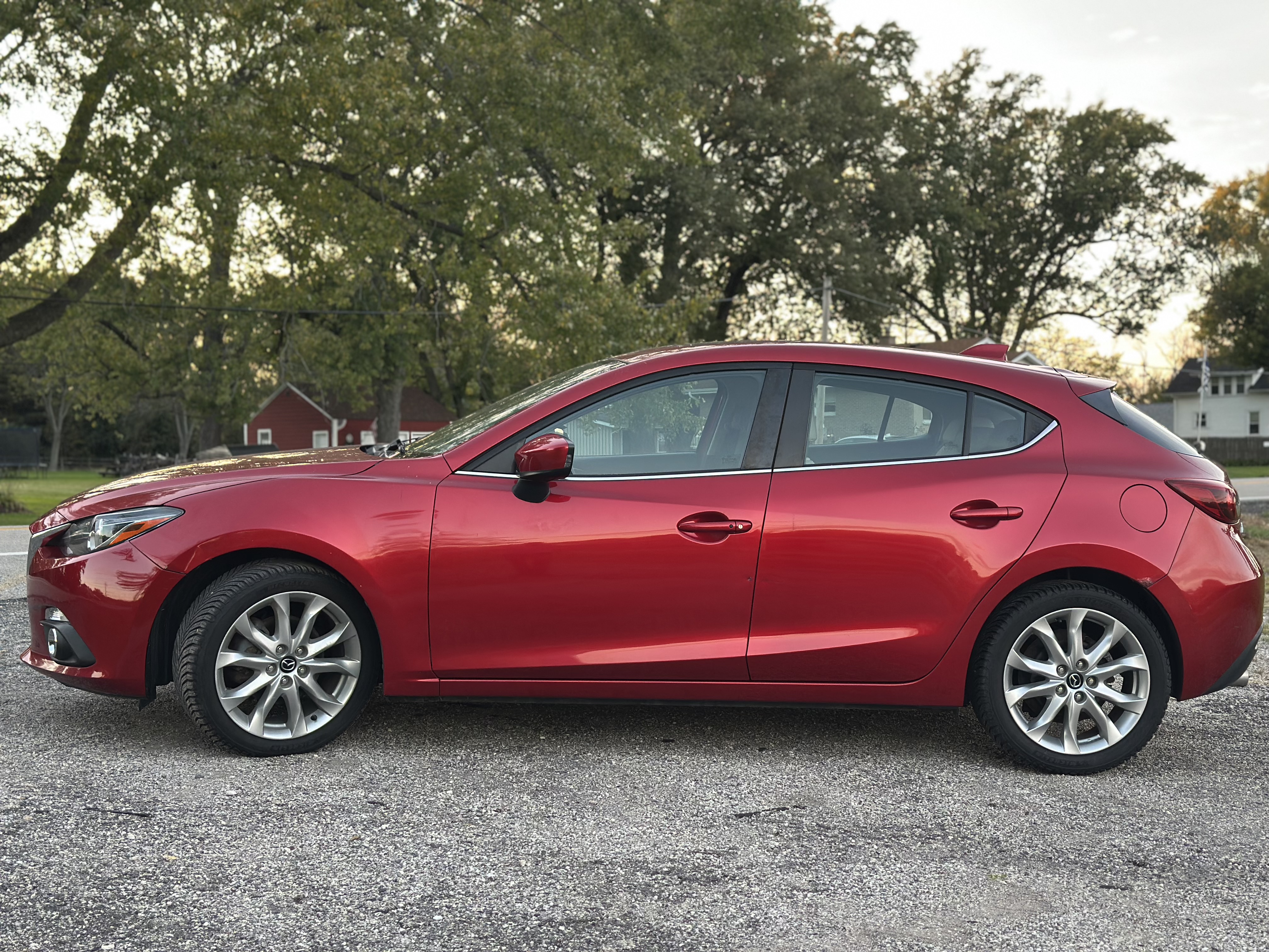 Used 2015 MAZDA MAZDA3 s Grand Touring Hatchback FWD image 4