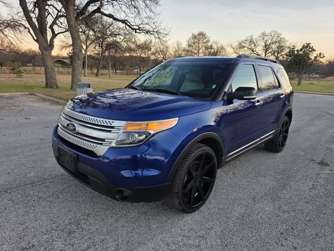 Used 2014 Ford Explorer 4WD XLT image 3